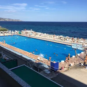 marina-di-caponero.hotelitalianriviera.com/